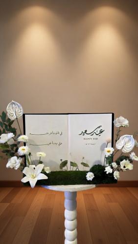 Book stand with roses