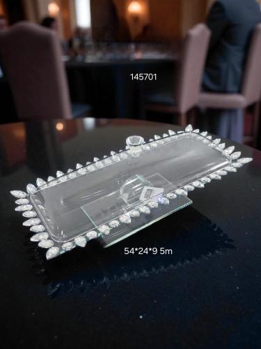 صحن تقديم بغطاء اكريلك L