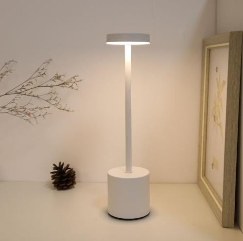 مصباح طاولة LED