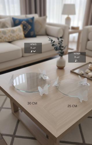 صواني تقديم زجاجي بتصميم الفراشه