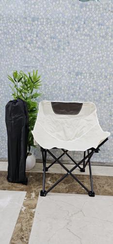 كرسي رحلات قابل للطي بيج