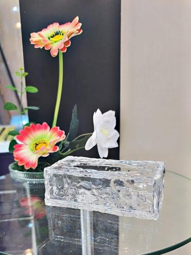 علب مناديل اكريليك