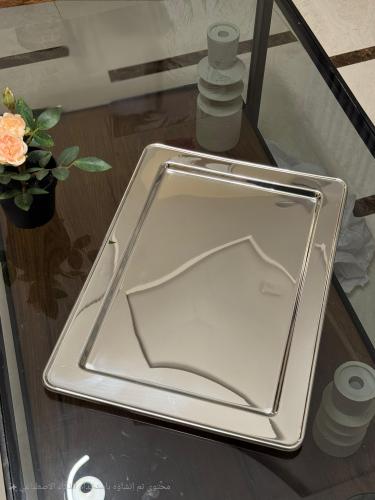 صواني تقديم ستانليس ستيل وسط