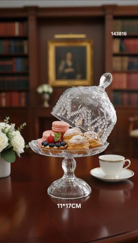 قاعدة تقديم زجاجية بغطاء مزخرف صغير