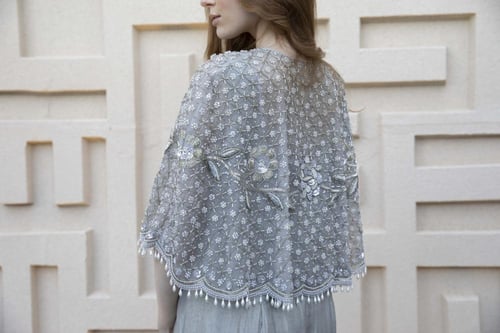 فستان مع كيب