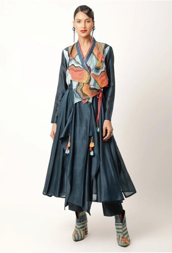 فستان كحلي بطبعه