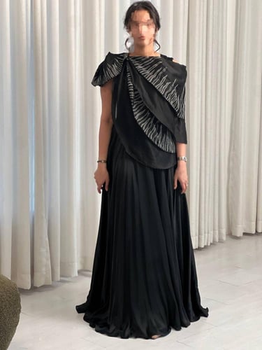 فستان اسود بقطعه