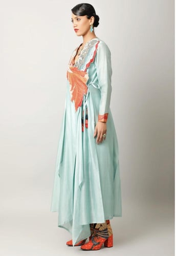 فستان تركواز بطبعه