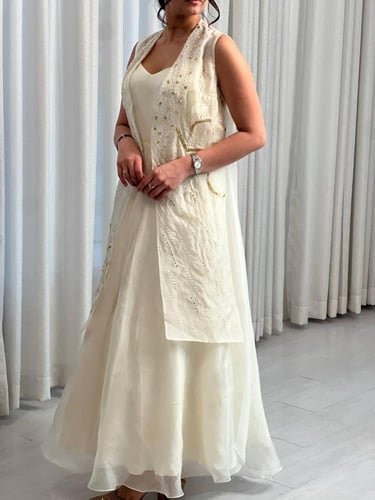 فستان كريمي