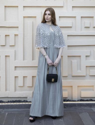 فستان مع كيب