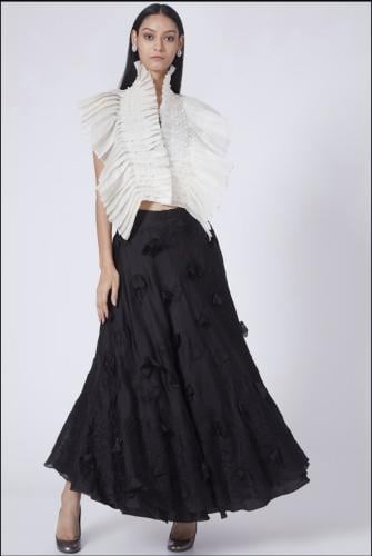 فستان مع قطعه على الاكتاف