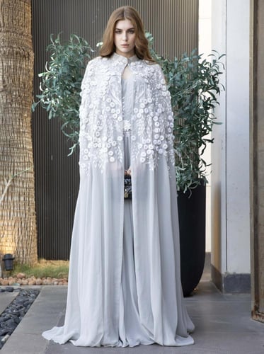 فستان مع كيب