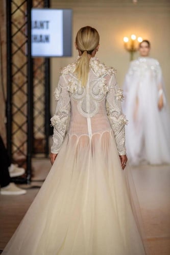 فستان ابيض شك