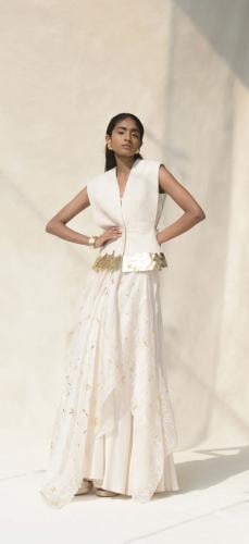 فستان مع فيست