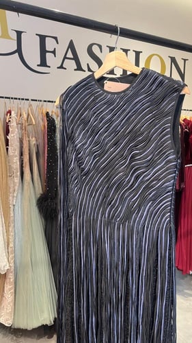 فستان اسود بهدب 21-0