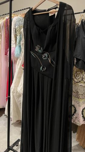 فستان أسود