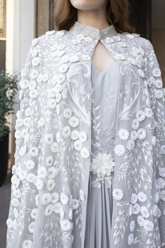 فستان مع كيب