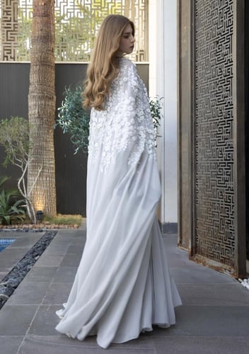 فستان مع كيب