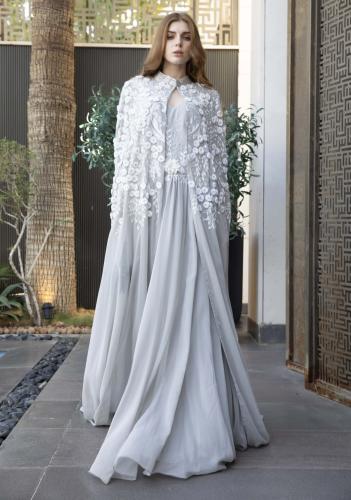 فستان مع كيب