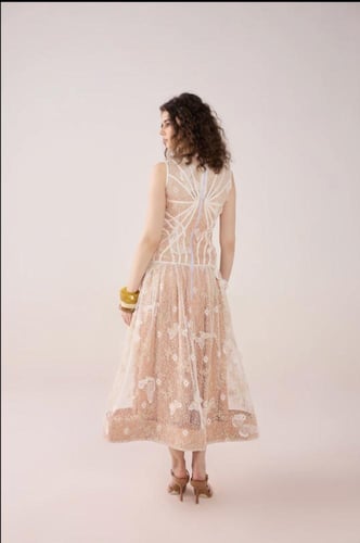 فستان دانتيل ابيض