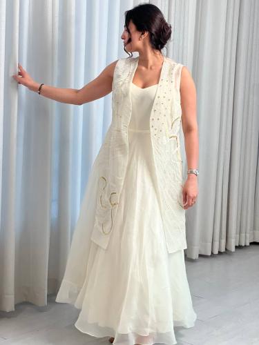 فستان كريمي