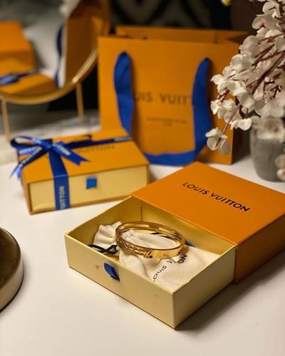 اسوارة لويس فيتون مقاس وسط 17 سم