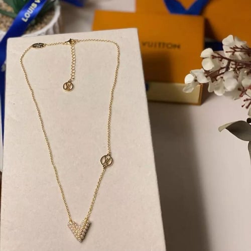 سلسال لويس فيتون