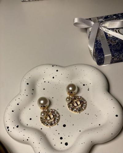 حلق ديور ذهبي