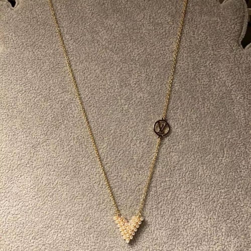 سلسال لويس فيتون