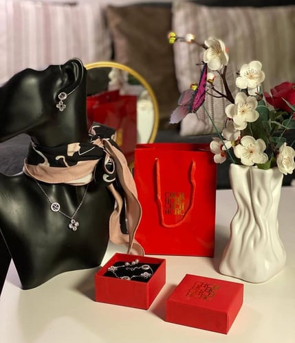 سلسال وحلق واسوارة CH ذهبي