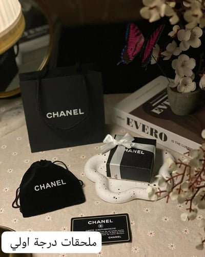 بروش شانيل ذهبي فقط