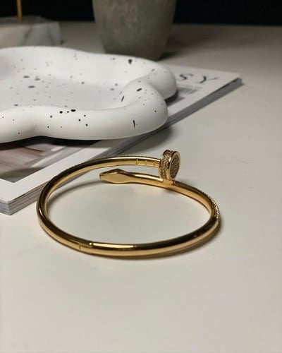 اسوارة كارتير مسمار فل زركون مقاس وسط 17 سم