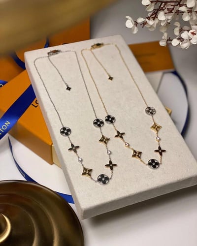 سلسال لويس فيتون