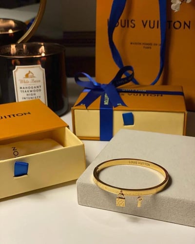 اسوارة لويس فيتون مقاس وسط 17 سم