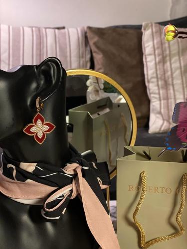 حلق روبيرتو كوين ذهبي