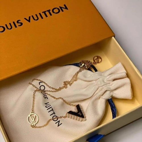 سلسال لويس فيتون