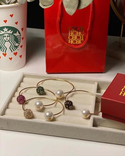 اسوارة CH ذهبي