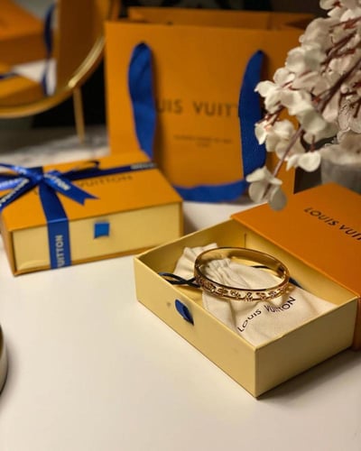 اسوارة لويس فيتون