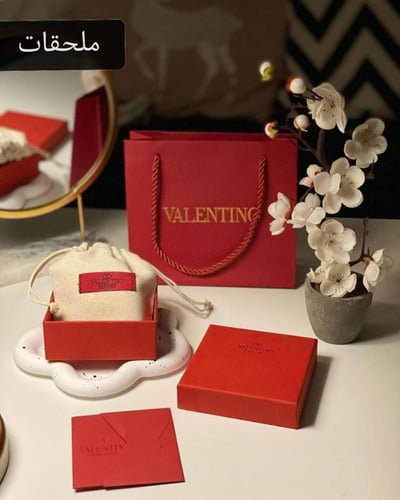 حلق فالنتينو كبير