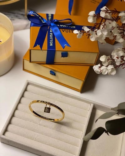 اسوارة لويس فيتون