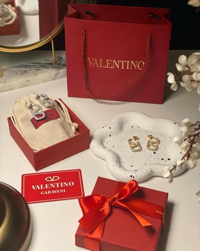 حلق فالنتينو وسط