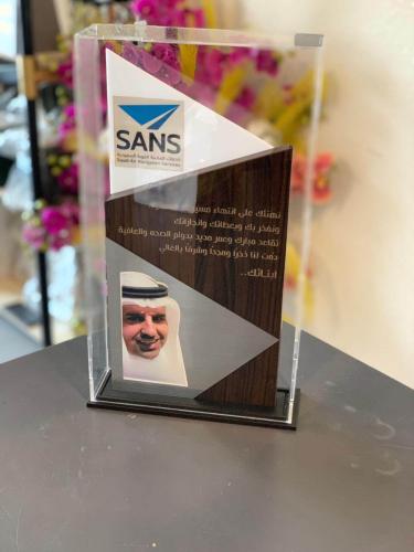 درع خشب مع أكريلك مع بوكس فاخر - درع تكريمي مخصص ل...