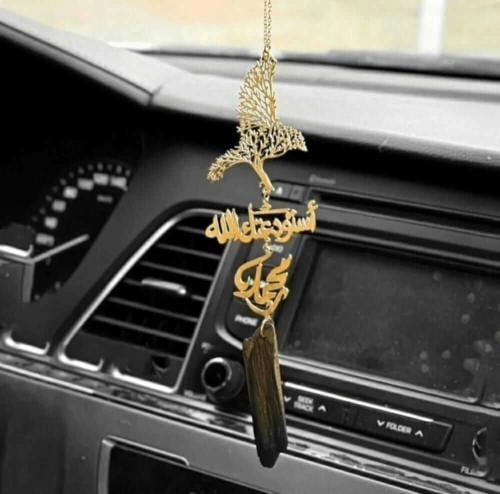 تعليقة سيارة بالاسم مع رسمة صقر - تصميم مخصص حسب ا...