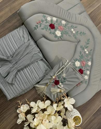 طقم صلاة "رُقي" الملكي – فخامة التصميم وراحة العبا...