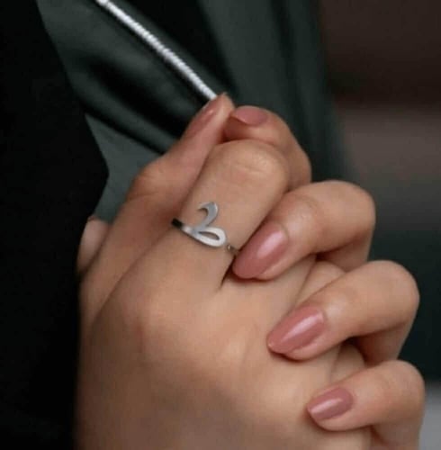 خواتم حروف نسائية فاخرة