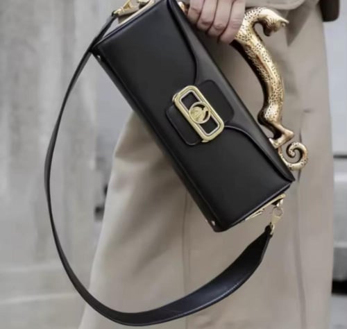 حقيبة كتف بمقبض تايقر