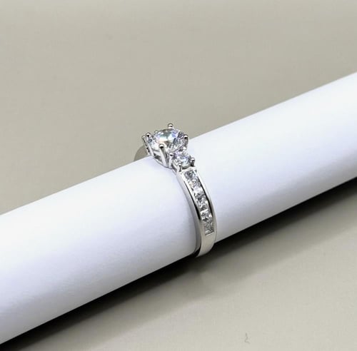 خاتم تصميم الماس سوليتير فضه ٩٢٥