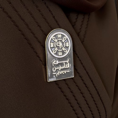 دبوس معدني يوم التأسيس.