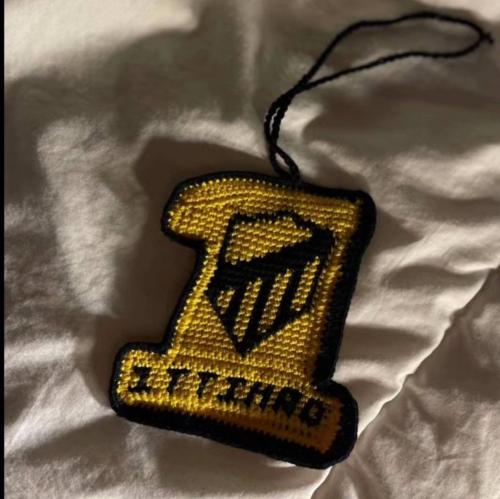 تعليقة كروشيه بشعار نادي الاتحاد