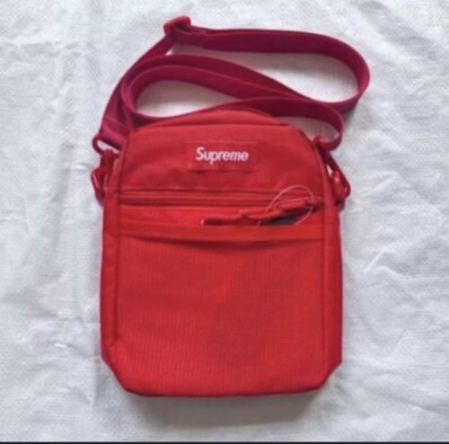 شنطة Supreme